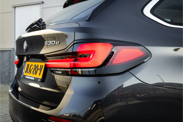 BMW 5 Serie Touring 530e Panoram / Camera / Leder / Elec stoelen /