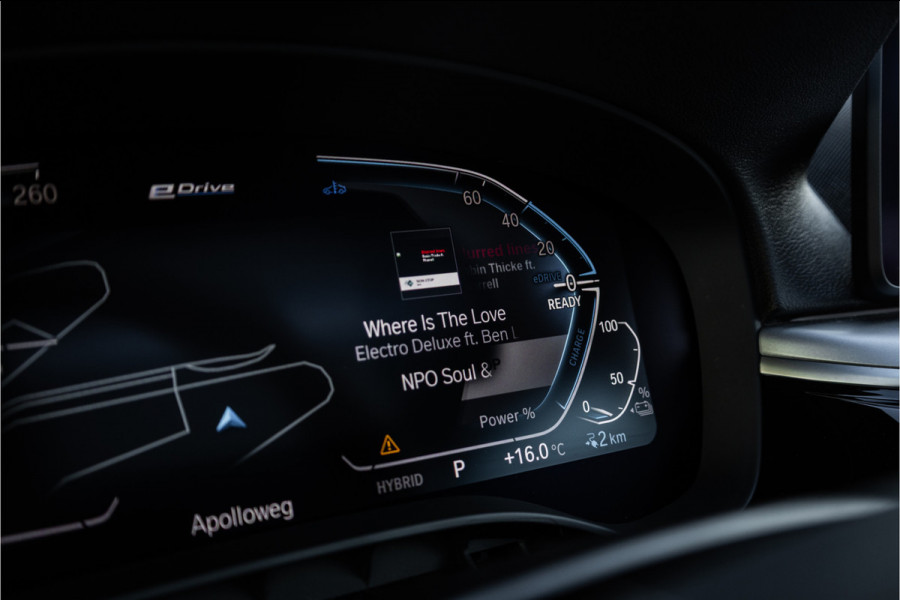 BMW 5 Serie Touring 530e Panoram / Camera / Leder / Elec stoelen /