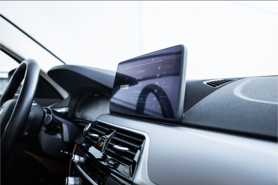 BMW 5 Serie Touring 530e Panoram / Camera / Leder / Elec stoelen /