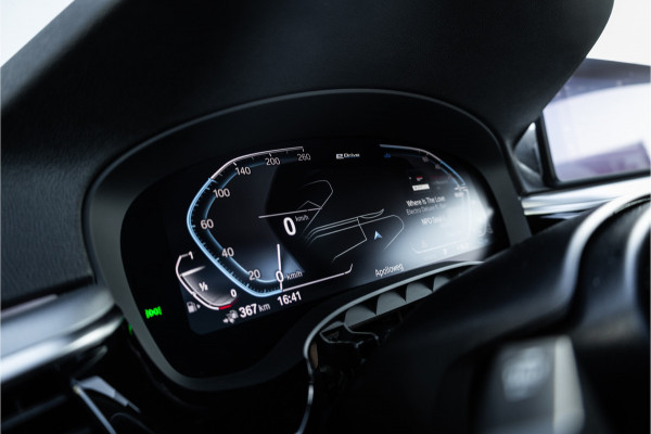 BMW 5 Serie Touring 530e Panoram / Camera / Leder / Elec stoelen /