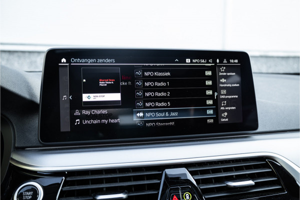 BMW 5 Serie Touring 530e Panoram / Camera / Leder / Elec stoelen /