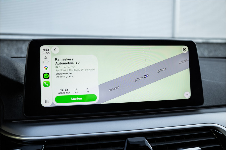 BMW 5 Serie Touring 530e Panoram / Camera / Leder / Elec stoelen /