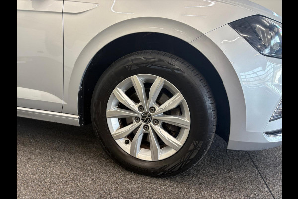 Volkswagen Polo 1.0 TSI 110pk DSG Highline | Navigatie | Apple Carplay/Android Auto | Parkeersensoren | Adaptive Cruise Control | Stoelverwarming | Getinte ramen | Climatronic