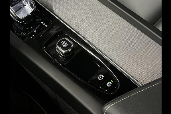 Volvo XC60 2.0 T6 Plug-in hybrid AWD Plus Dark Adapt. Cruise | Open dak | 360 camera | Harman Kardon | Stuur-/stoelverwarming | Memory