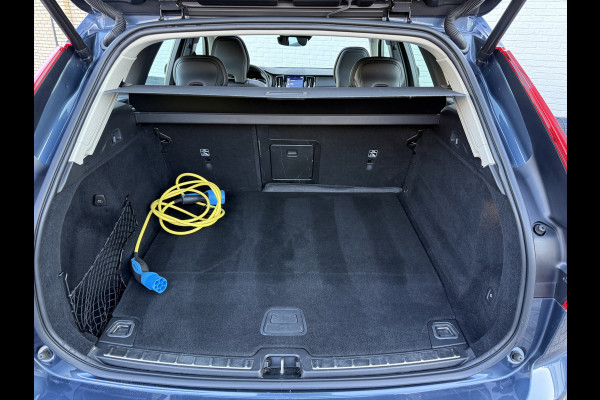 Volvo XC60 2.0 T8 Twin Engine AWD Inscription | Trekhaak | Pano | Leder | Camera | LED | 19 inch