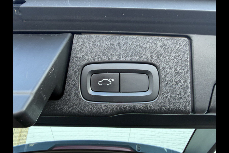 Volvo XC60 2.0 T8 Twin Engine AWD Inscription | Trekhaak | Pano | Leder | Camera | LED | 19 inch