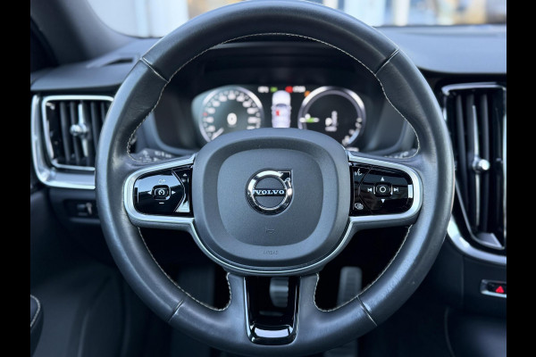 Volvo V60 2.0 T8 Recharge 390PK AWD R-Design |Pano|H/K|360CAM|AutoPilot|Trekhaak