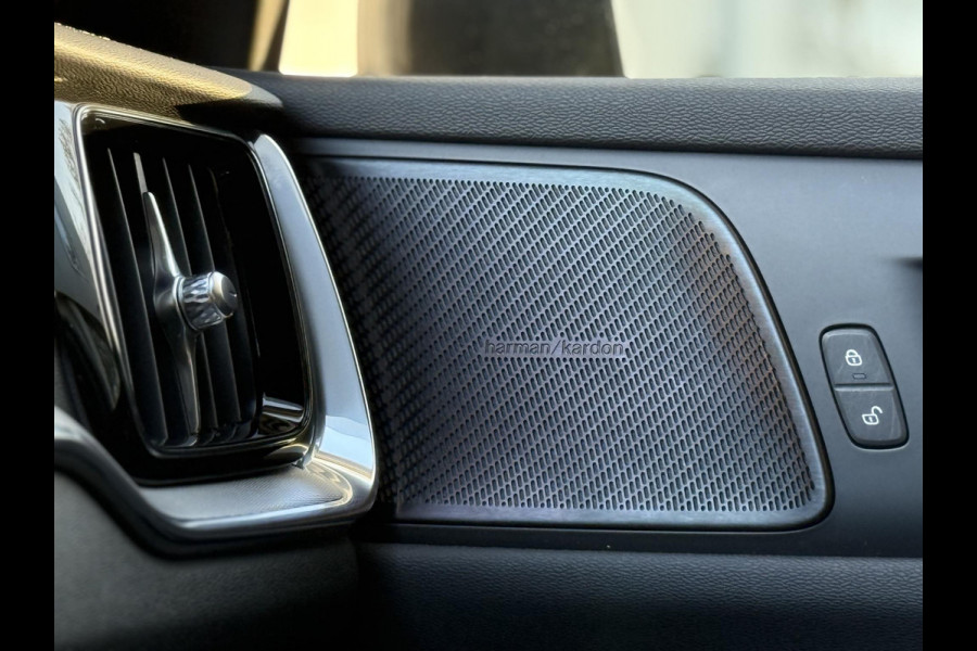 Volvo V60 2.0 T8 Recharge 390PK AWD R-Design |Pano|H/K|360CAM|AutoPilot|Trekhaak