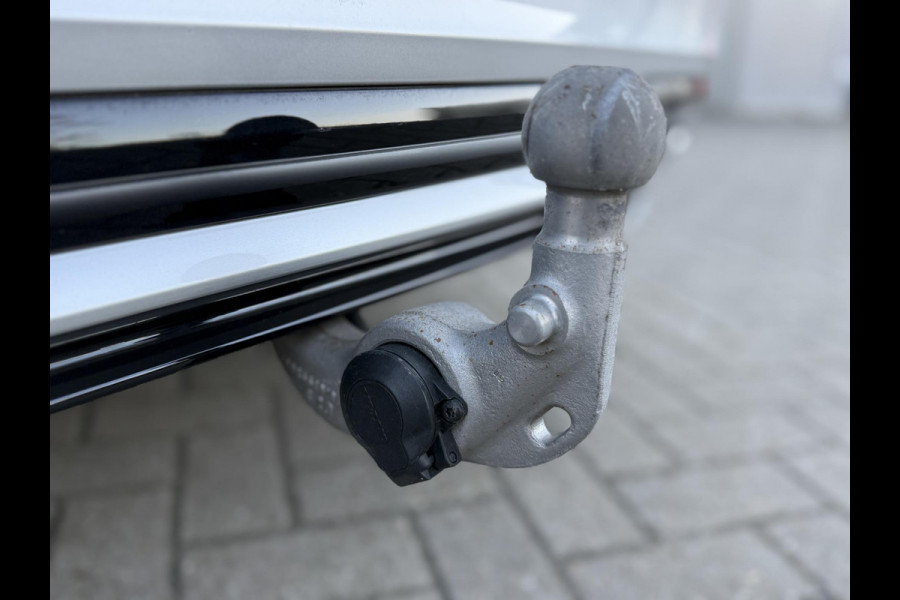 Volvo V60 2.0 T8 Recharge 390PK AWD R-Design |Pano|H/K|360CAM|AutoPilot|Trekhaak