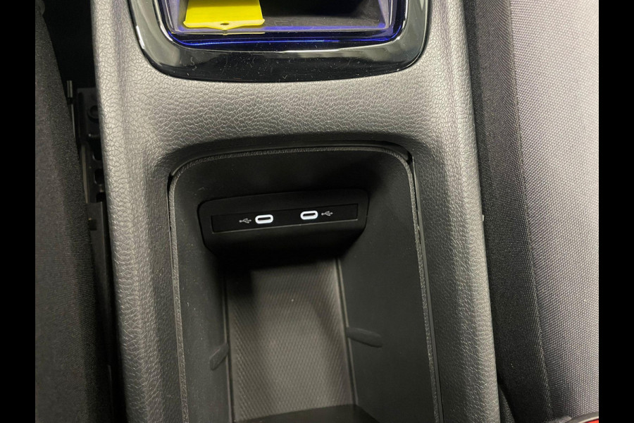 Volkswagen ID.3 Pro 58 kWh Navigatie Apple Carplay/Android Auto Parkeersensoren Adaptive Cruise Control Stoel- en stuurverwarming Lichtmetalen velgen Climate Control