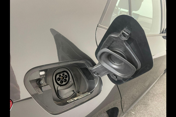 Volkswagen ID.3 Pro 58 kWh Navigatie Apple Carplay/Android Auto Parkeersensoren Adaptive Cruise Control Stoel- en stuurverwarming Lichtmetalen velgen Climate Control