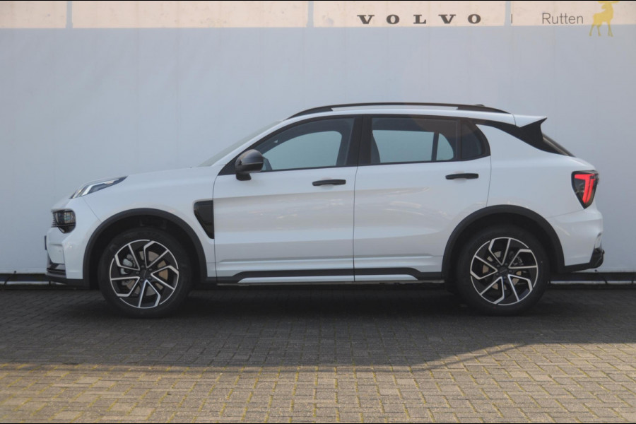 Lynk & Co 01 276PK Automaat Core / Adaptieve cruise control / Stoel - en stuurwielverwarming / Parkeersensoren / Achteruitrijcamera / Apple carplay / Trekhaak / Metallic lak / 19" lichtmetalen velgen