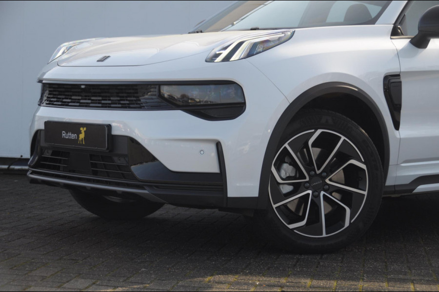 Lynk & Co 01 276PK Automaat Core / Adaptieve cruise control / Stoel - en stuurwielverwarming / Parkeersensoren / Achteruitrijcamera / Apple carplay / Trekhaak / Metallic lak / 19" lichtmetalen velgen