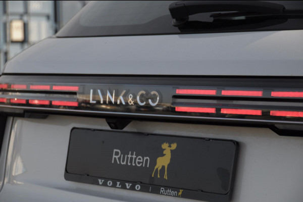 Lynk & Co 01 276PK Automaat Core / Adaptieve cruise control / Stoel - en stuurwielverwarming / Parkeersensoren / Achteruitrijcamera / Apple carplay / Trekhaak / Metallic lak / 19" lichtmetalen velgen