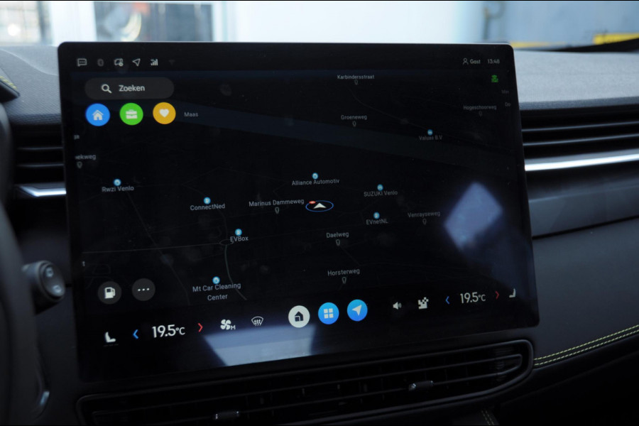 Lynk & Co 01 276PK Automaat Core / Adaptieve cruise control / Stoel - en stuurwielverwarming / Parkeersensoren / Achteruitrijcamera / Apple carplay / Trekhaak / Metallic lak / 19" lichtmetalen velgen