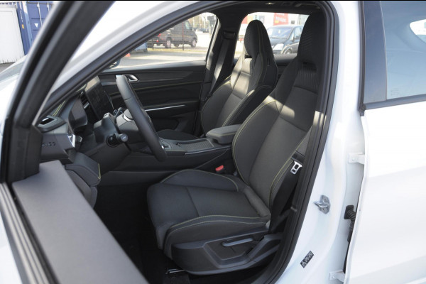 Lynk & Co 01 276PK Automaat Core / Adaptieve cruise control / Stoel - en stuurwielverwarming / Parkeersensoren / Achteruitrijcamera / Apple carplay / Trekhaak / Metallic lak / 19" lichtmetalen velgen