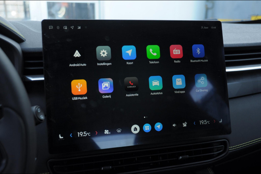 Lynk & Co 01 276PK Automaat Core / Adaptieve cruise control / Stoel - en stuurwielverwarming / Parkeersensoren / Achteruitrijcamera / Apple carplay / Trekhaak / Metallic lak / 19" lichtmetalen velgen