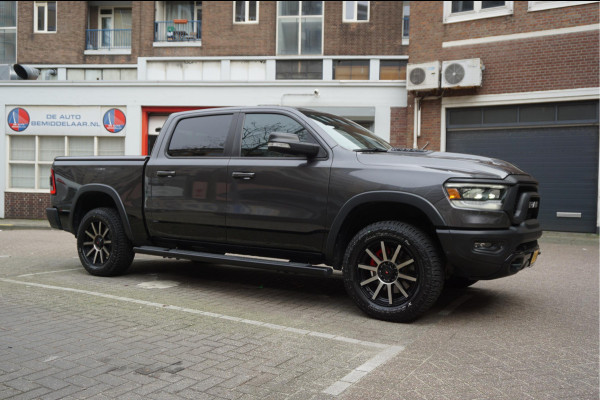 Dodge Ram 1500 5.7 V8 4x4 Rebel Sport | Luchtvering PANO -dak | Black Line | Off Road | Groot Navi | Apple CarPlay | Keyless | 20inch | Harman Kardon | Full LED | LPG onderbouw | excl BTW 3/2026 beurt + 4x Banden