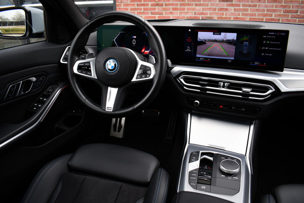 BMW 3 Serie Touring 330e M-Sport Brooklyn Pano HUD 19inch HiFi