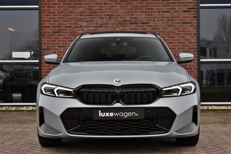 BMW 3 Serie Touring 330e M-Sport Brooklyn Pano HUD 19inch HiFi