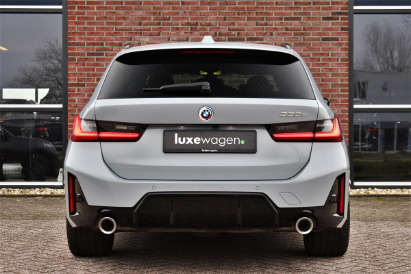 BMW 3 Serie Touring 330e M-Sport Brooklyn Pano HUD 19inch HiFi