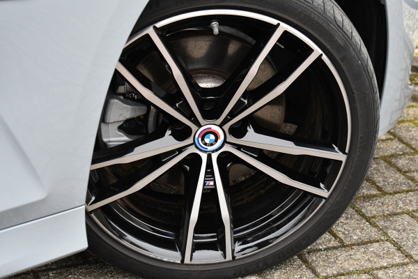 BMW 3 Serie Touring 330e M-Sport Brooklyn Pano HUD 19inch HiFi