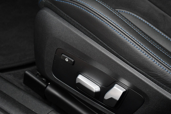 BMW 3 Serie Touring 330e M-Sport Brooklyn Pano HUD 19inch HiFi