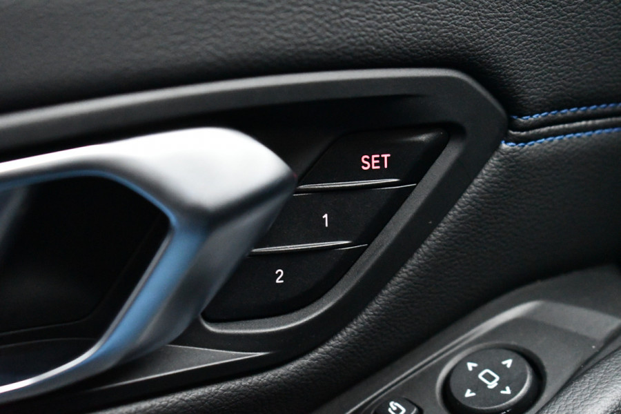 BMW 3 Serie Touring 330e M-Sport Brooklyn Pano HUD 19inch HiFi