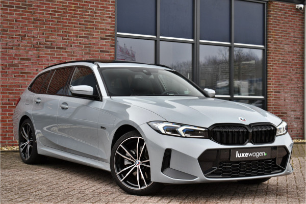 BMW 3 Serie Touring 330e M-Sport Brooklyn Pano HUD 19inch HiFi