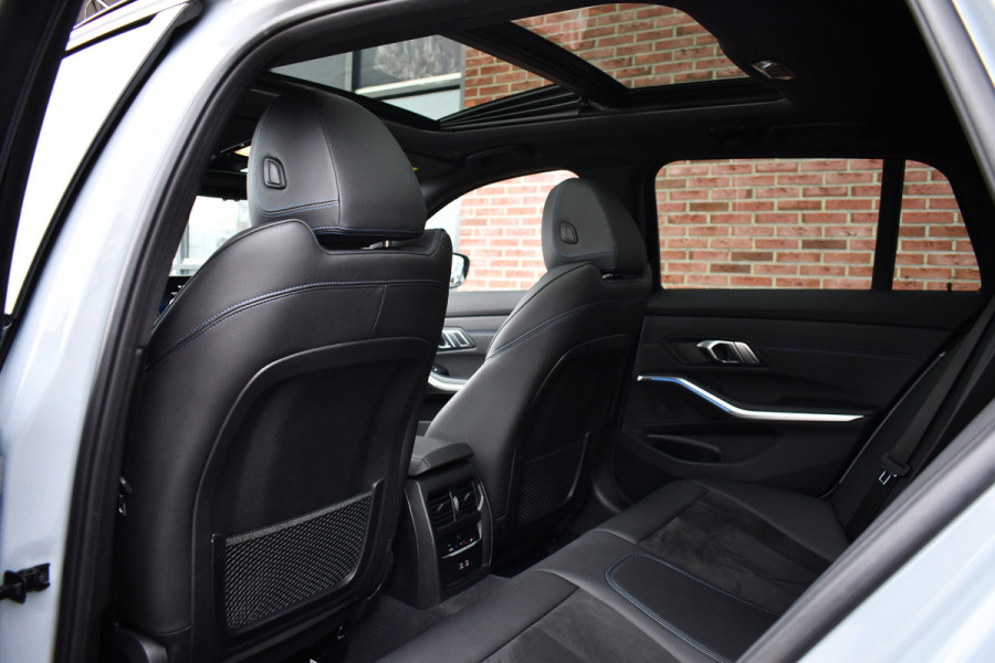 BMW 3 Serie Touring 330e M-Sport Brooklyn Pano HUD 19inch HiFi