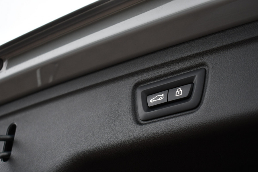 BMW 3 Serie Touring 330e M-Sport Brooklyn Pano HUD 19inch HiFi