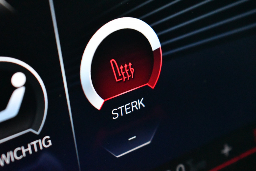 BMW 3 Serie Touring 330e M-Sport Brooklyn Pano HUD 19inch HiFi