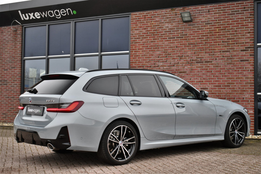 BMW 3 Serie Touring 330e M-Sport Brooklyn Pano HUD 19inch HiFi