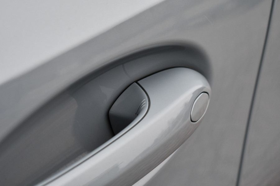 BMW 3 Serie Touring 330e M-Sport Brooklyn Pano HUD 19inch HiFi