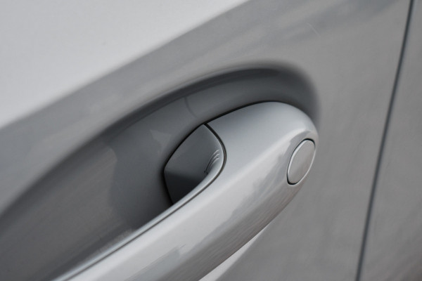 BMW 3 Serie Touring 330e M-Sport Brooklyn Pano HUD 19inch HiFi