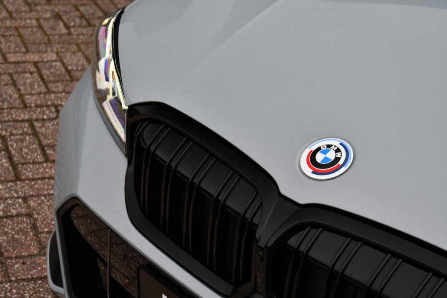 BMW 3 Serie Touring 330e M-Sport Brooklyn Pano HUD 19inch HiFi