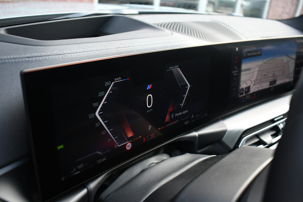 BMW 3 Serie Touring 330e M-Sport Brooklyn Pano HUD 19inch HiFi