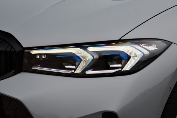 BMW 3 Serie Touring 330e M-Sport Brooklyn Pano HUD 19inch HiFi