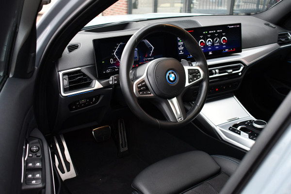 BMW 3 Serie Touring 330e M-Sport Brooklyn Pano HUD 19inch HiFi