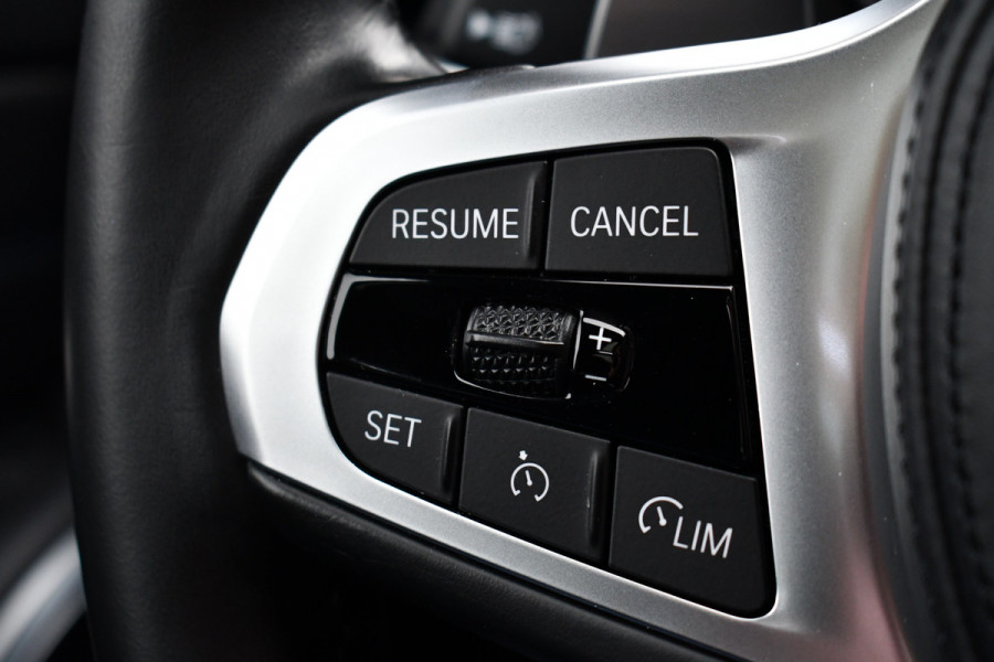 BMW 3 Serie Touring 330e M-Sport Brooklyn Pano HUD 19inch HiFi