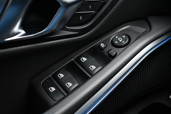 BMW 3 Serie Touring 330e M-Sport Brooklyn Pano HUD 19inch HiFi