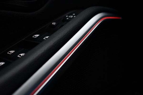 BMW 3 Serie Touring 330e M-Sport Brooklyn Pano HUD 19inch HiFi