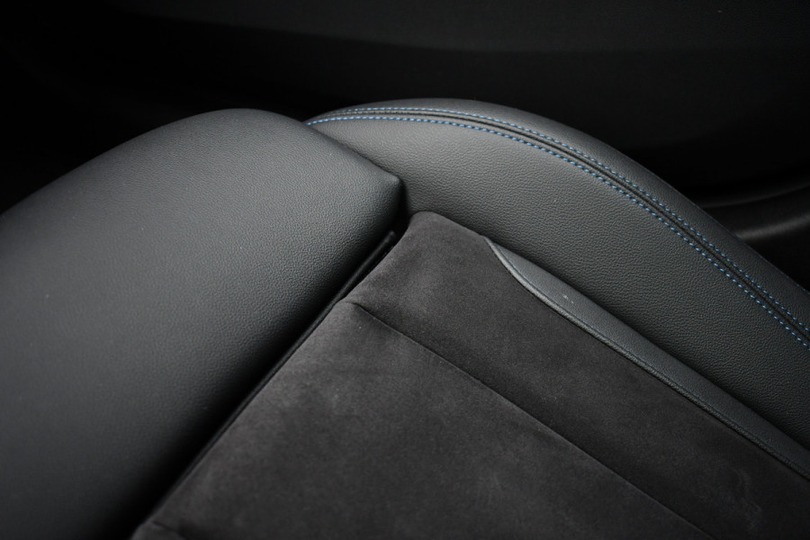 BMW 3 Serie Touring 330e M-Sport Brooklyn Pano HUD 19inch HiFi