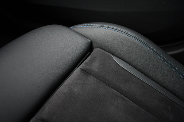 BMW 3 Serie Touring 330e M-Sport Brooklyn Pano HUD 19inch HiFi