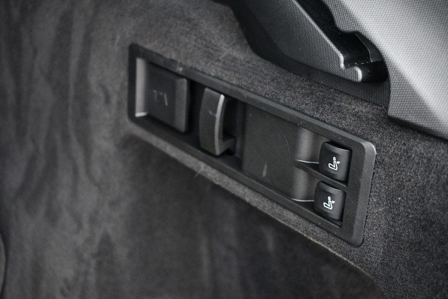 BMW 3 Serie Touring 330e M-Sport Brooklyn Pano HUD 19inch HiFi