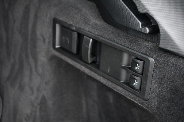 BMW 3 Serie Touring 330e M-Sport Brooklyn Pano HUD 19inch HiFi