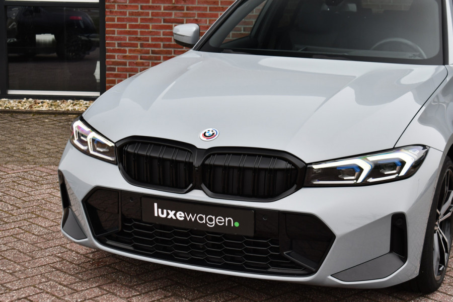 BMW 3 Serie Touring 330e M-Sport Brooklyn Pano HUD 19inch HiFi