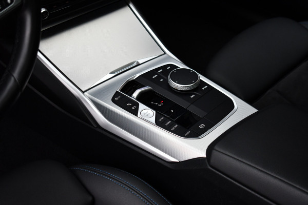 BMW 3 Serie Touring 330e M-Sport Brooklyn Pano HUD 19inch HiFi