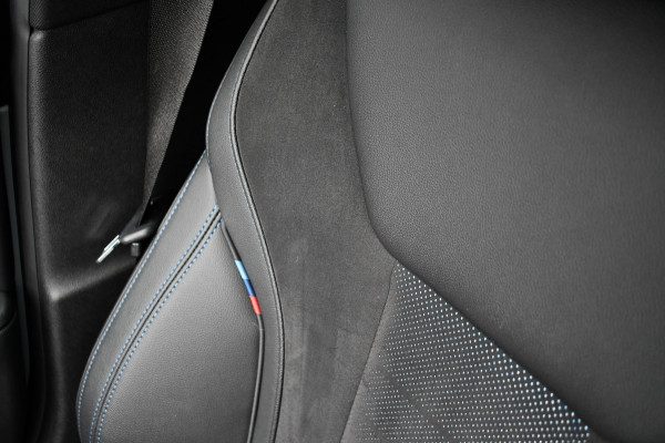BMW 3 Serie Touring 330e M-Sport Brooklyn Pano HUD 19inch HiFi