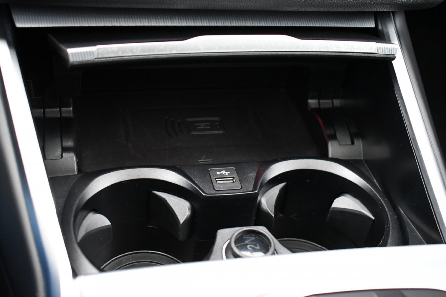 BMW 3 Serie Touring 330e M-Sport Brooklyn Pano HUD 19inch HiFi